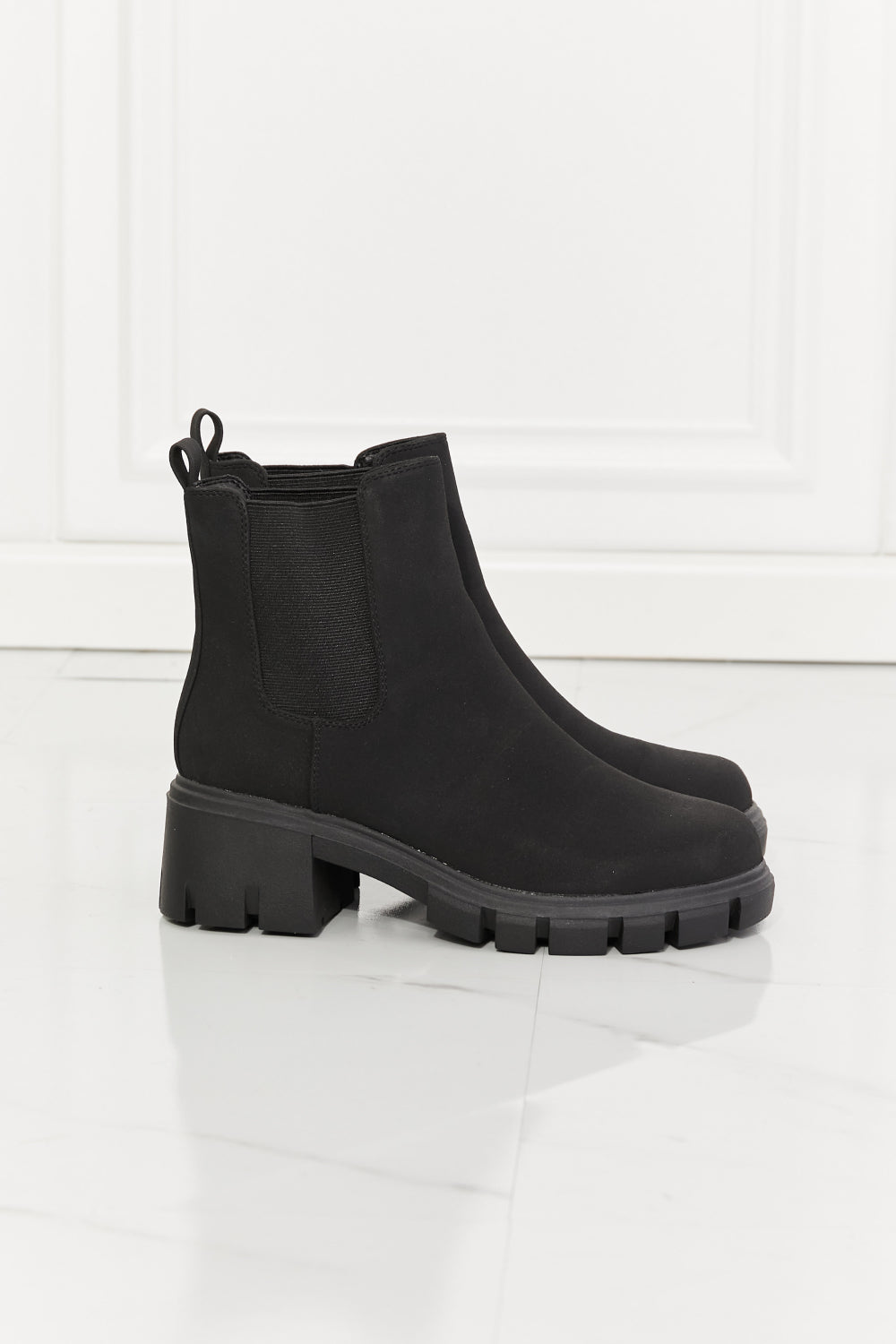 Matte Chelsea Boots in Black