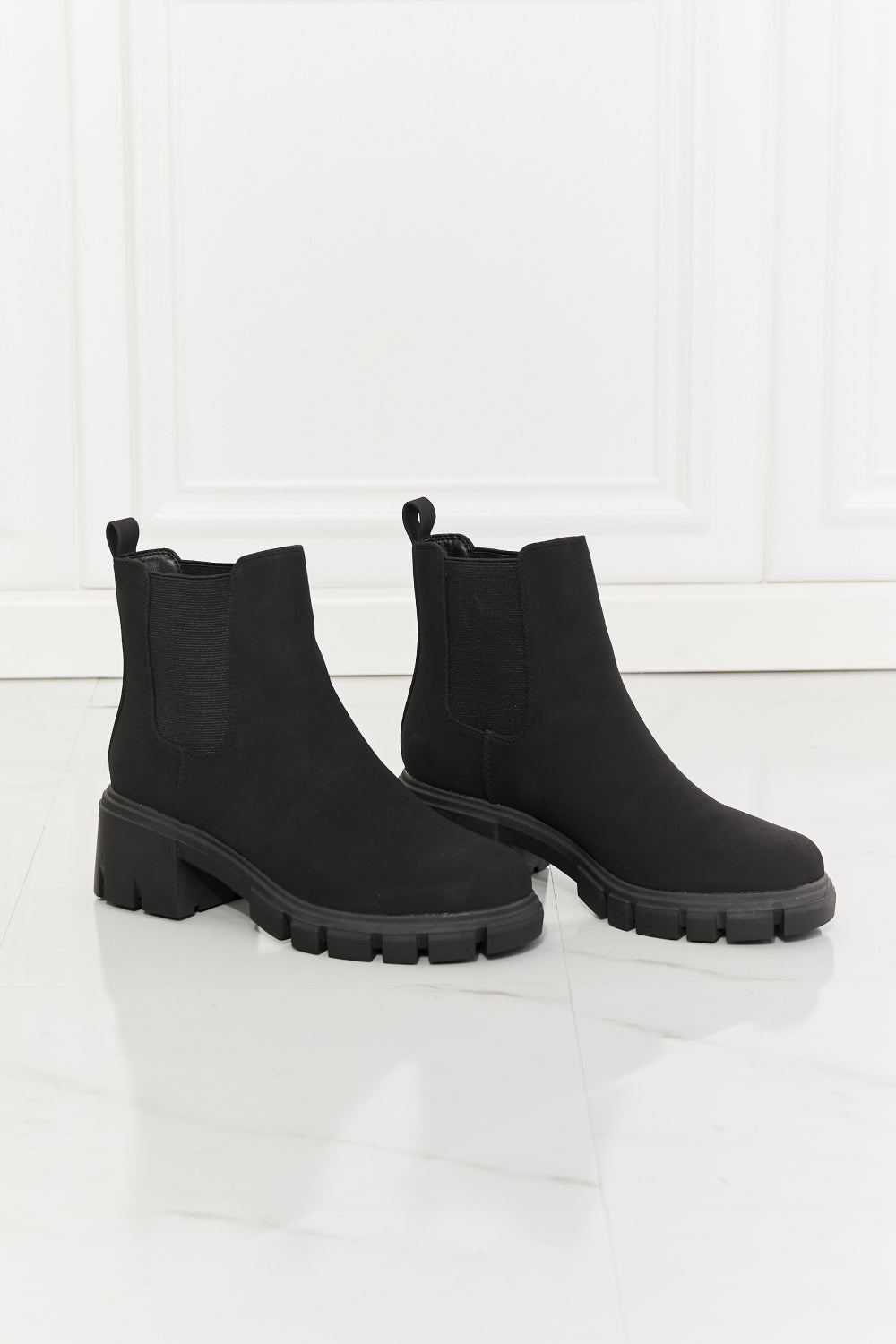 Matte Chelsea Boots in Black