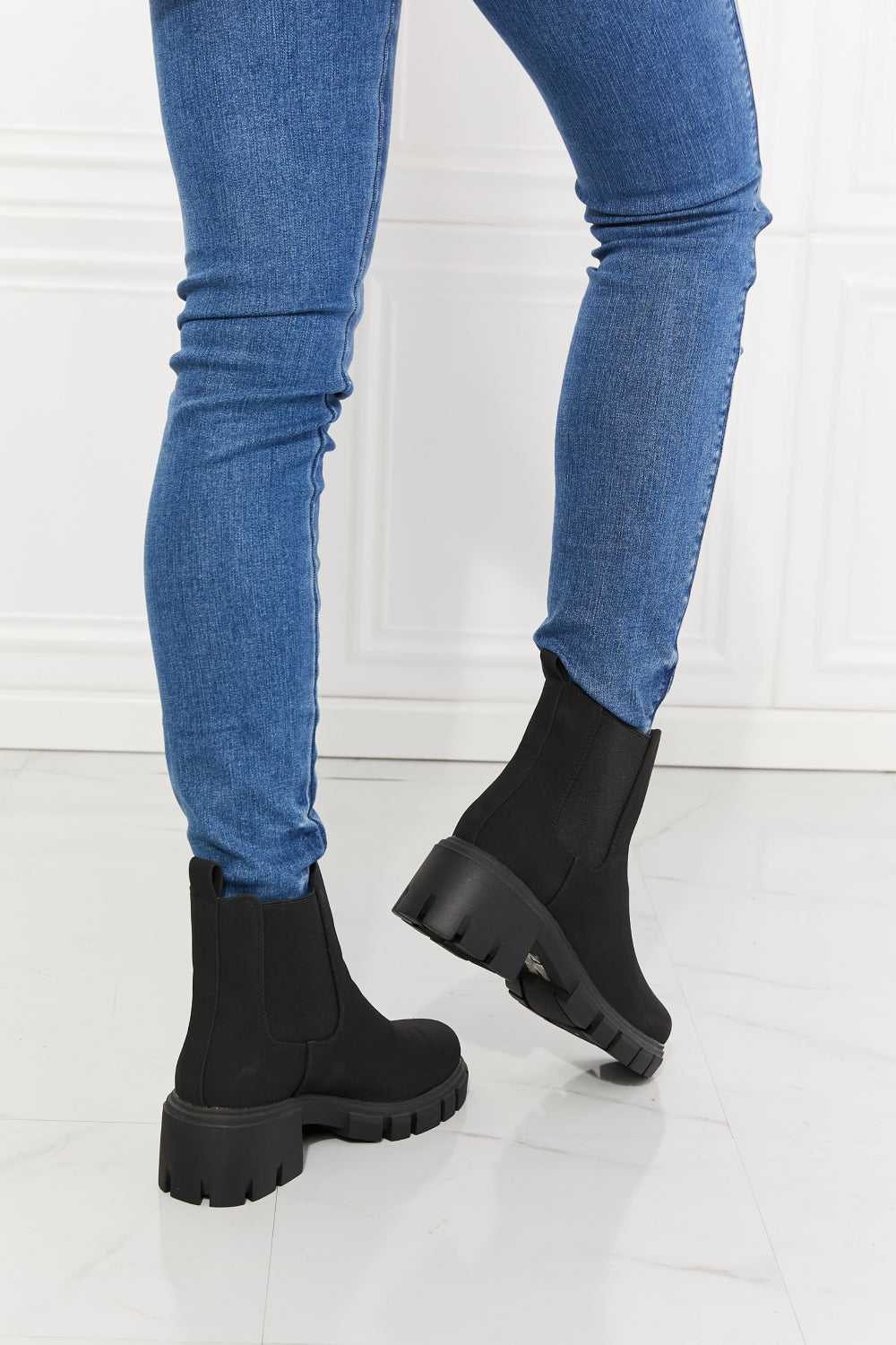 Matte Chelsea Boots in Black