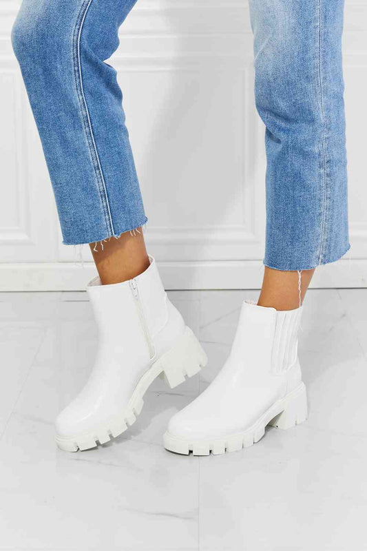 Chelsea Boots in White